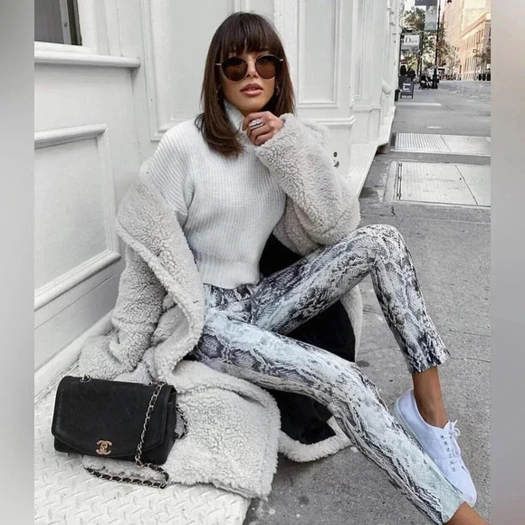 Zara Cigarette Trousers Snakeskin Print Pants Ankle Cropped Grey White Small - Picture 3 of 16